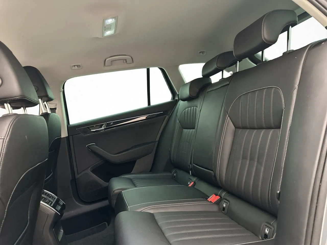 Vehicle image 32