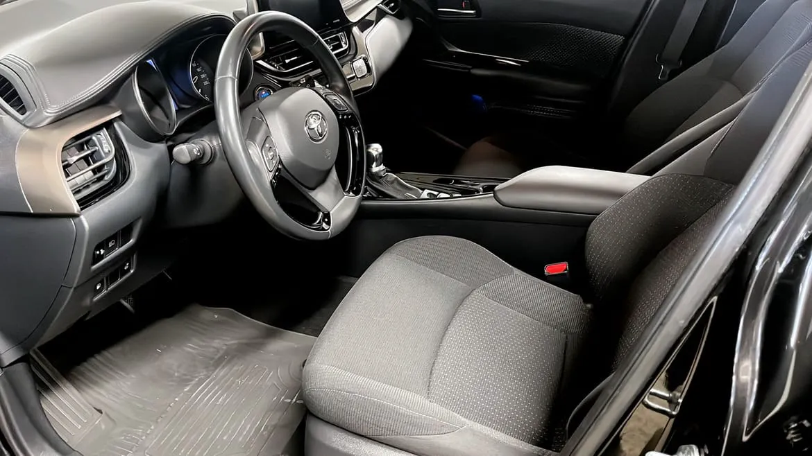 Vehicle image 6