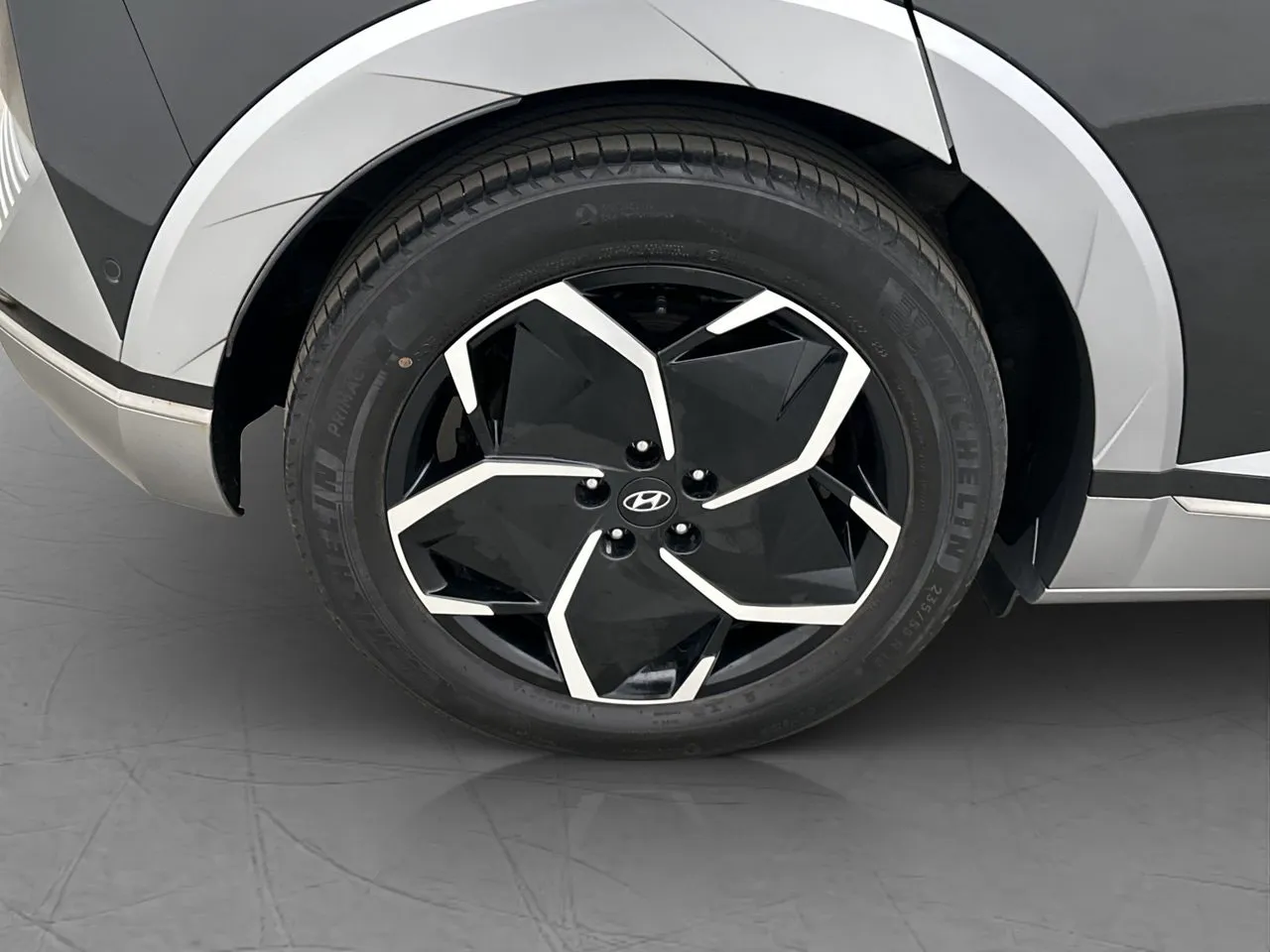 Vehicle image 30