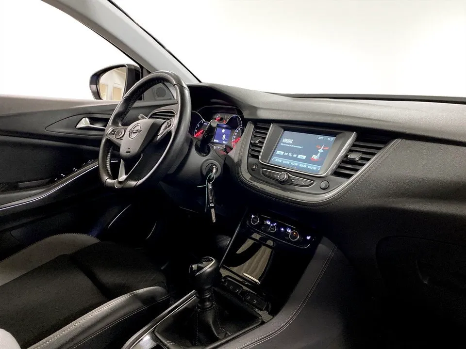 Vehicle image 14