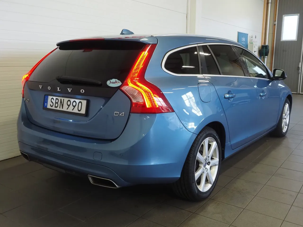 Vehicle image 5