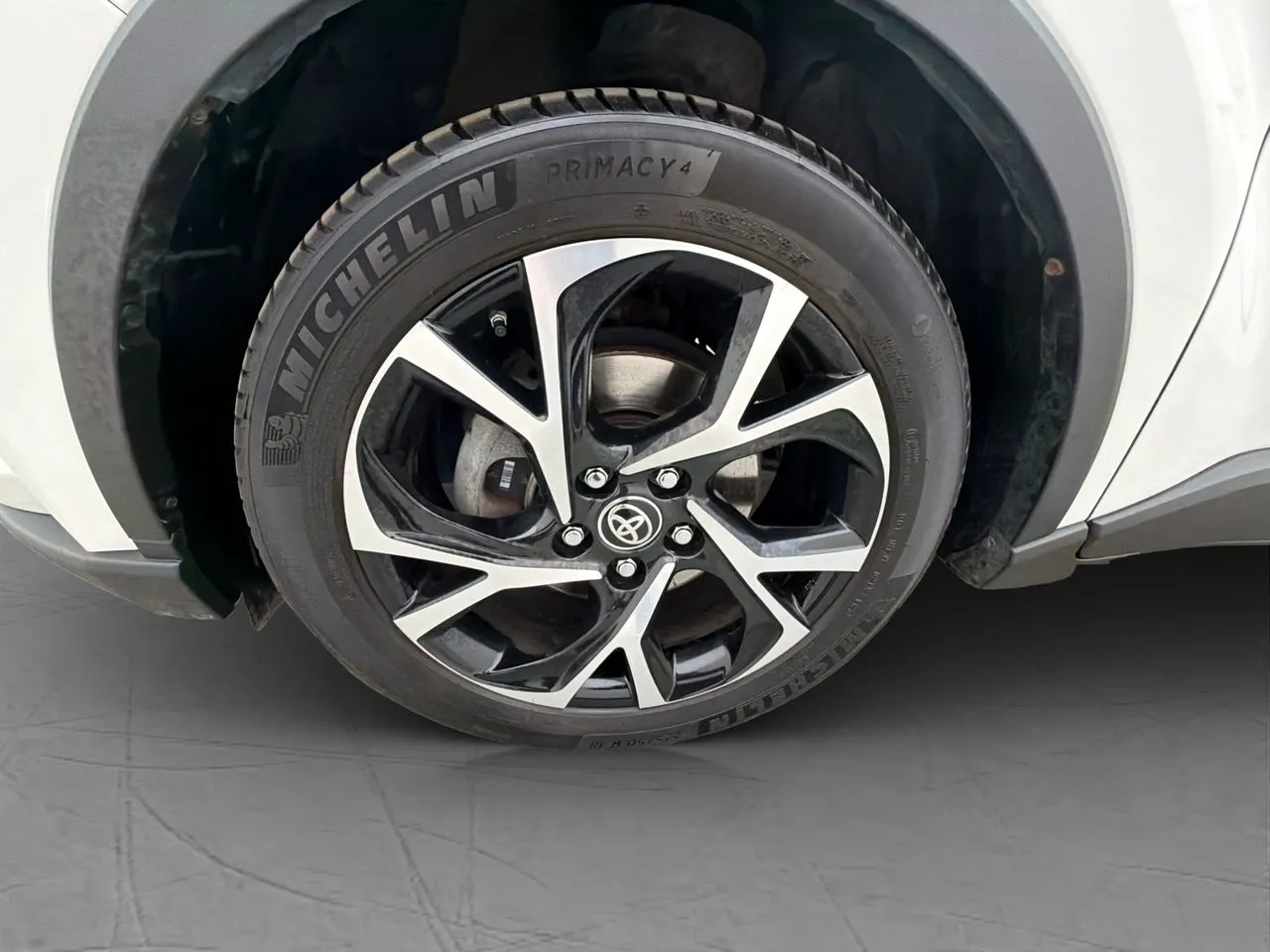 Vehicle image 30