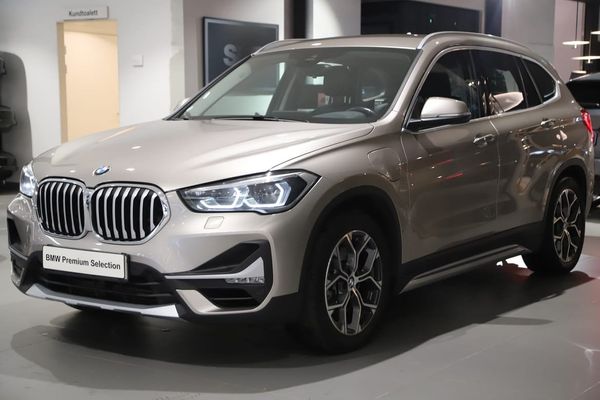 BMW X1 xDrive 25e / Sportstolar / HUD / Backkamera - 2021