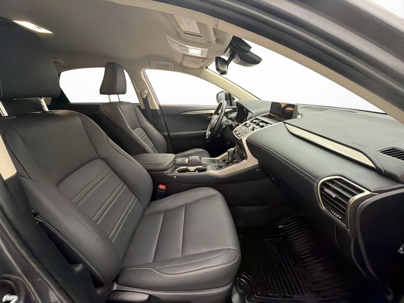 Lexus NX bild 26
