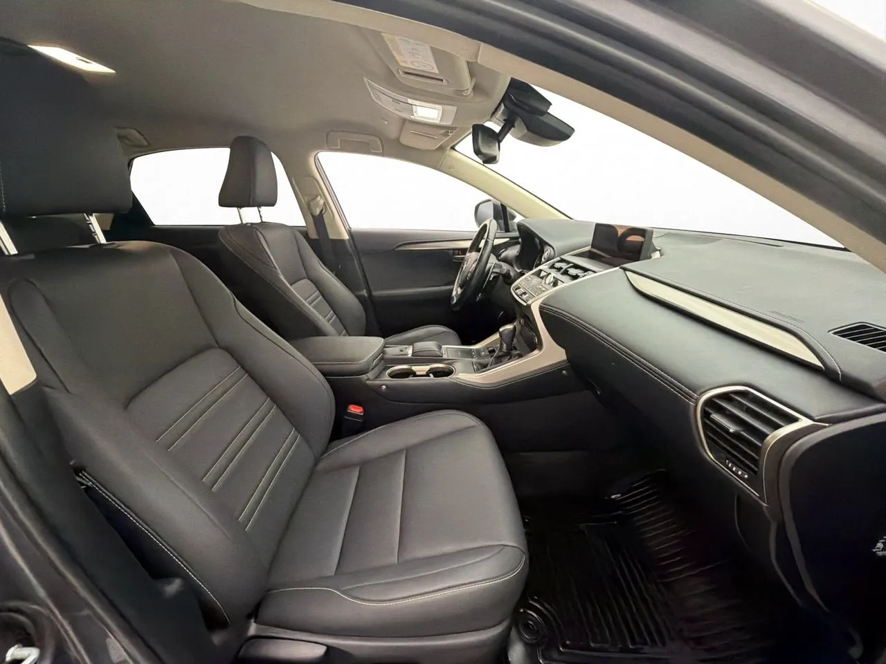 Vehicle image 25
