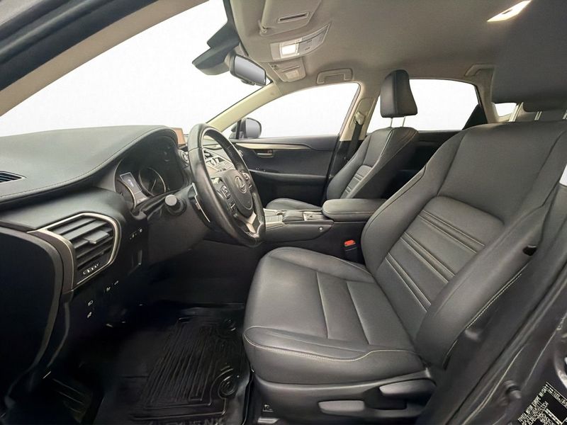 Lexus NX bild 11