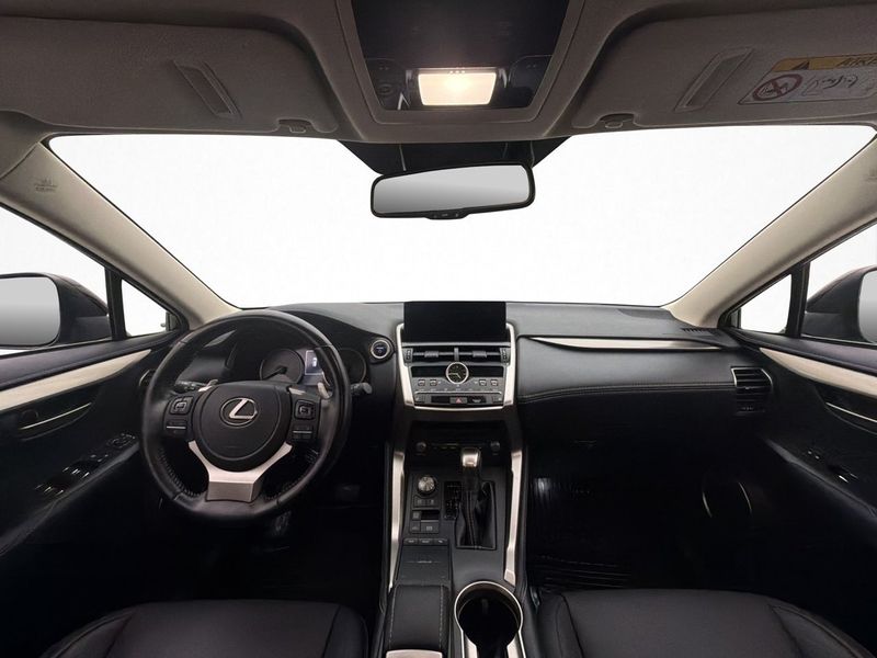Lexus NX bild 12