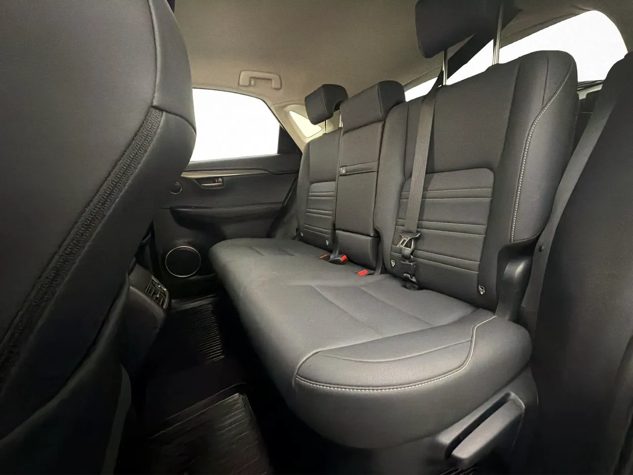 Vehicle image 27