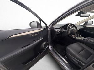 Lexus NX bild 10