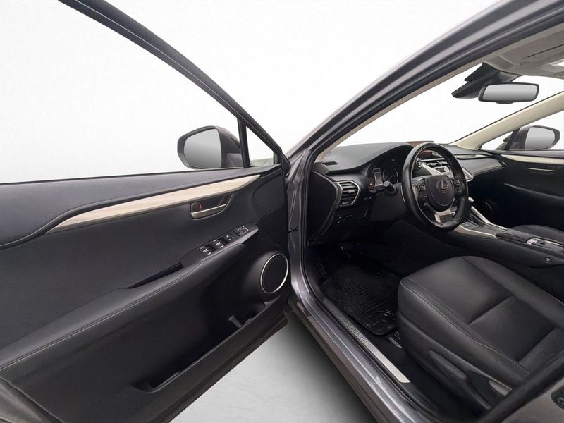 Lexus NX bild 10