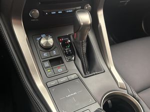 Lexus NX bild 25