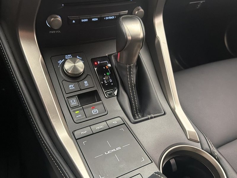 Lexus NX bild 25