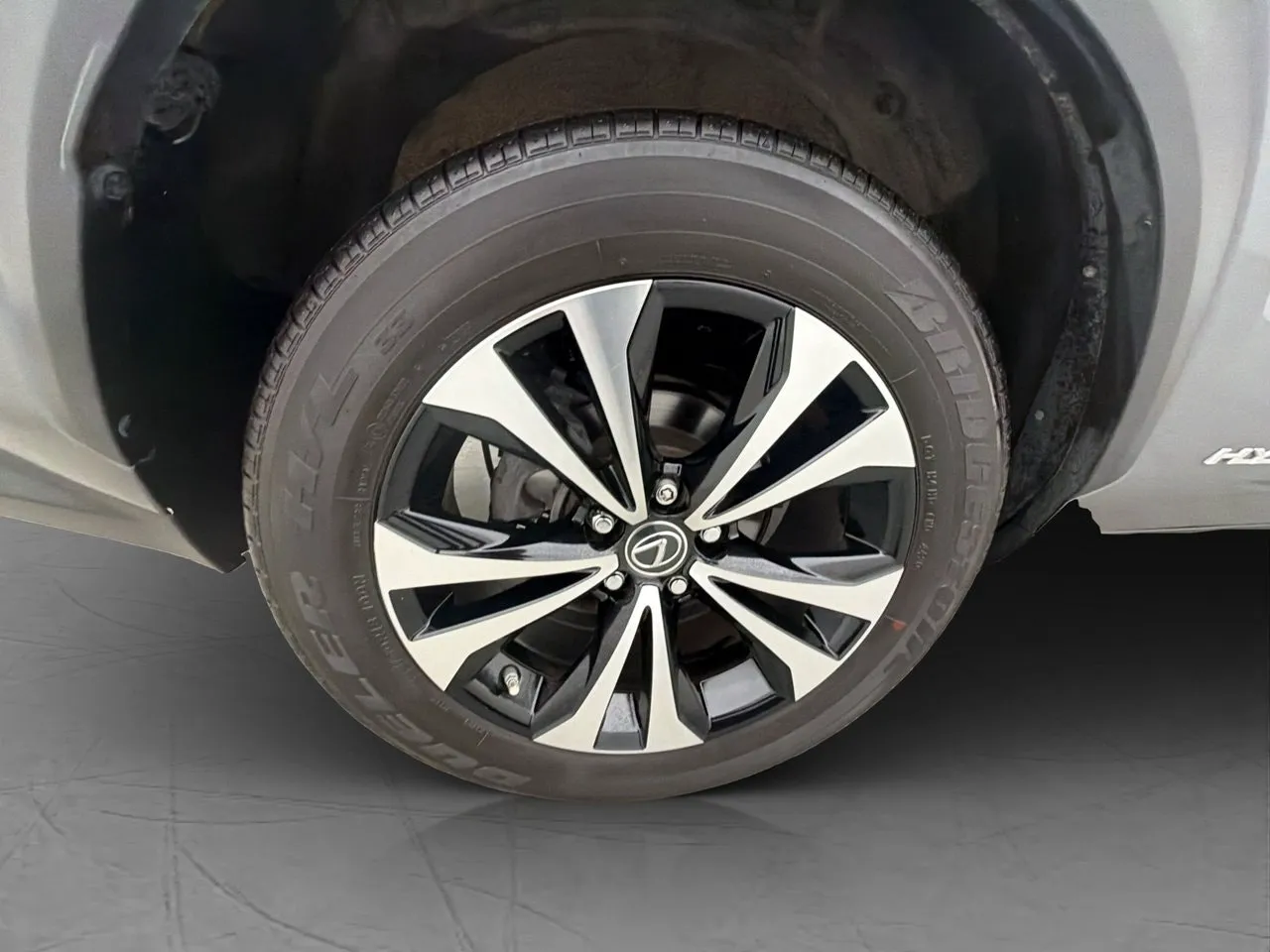 Vehicle image 32