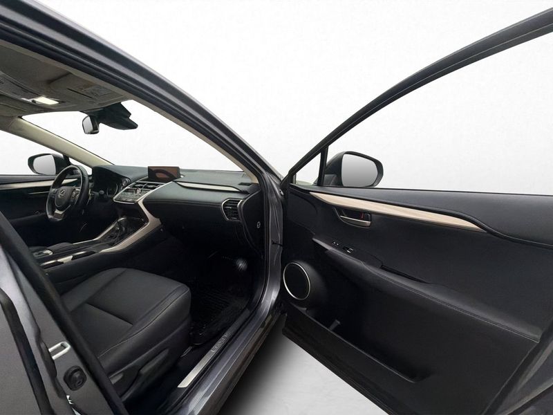 Lexus NX bild 27