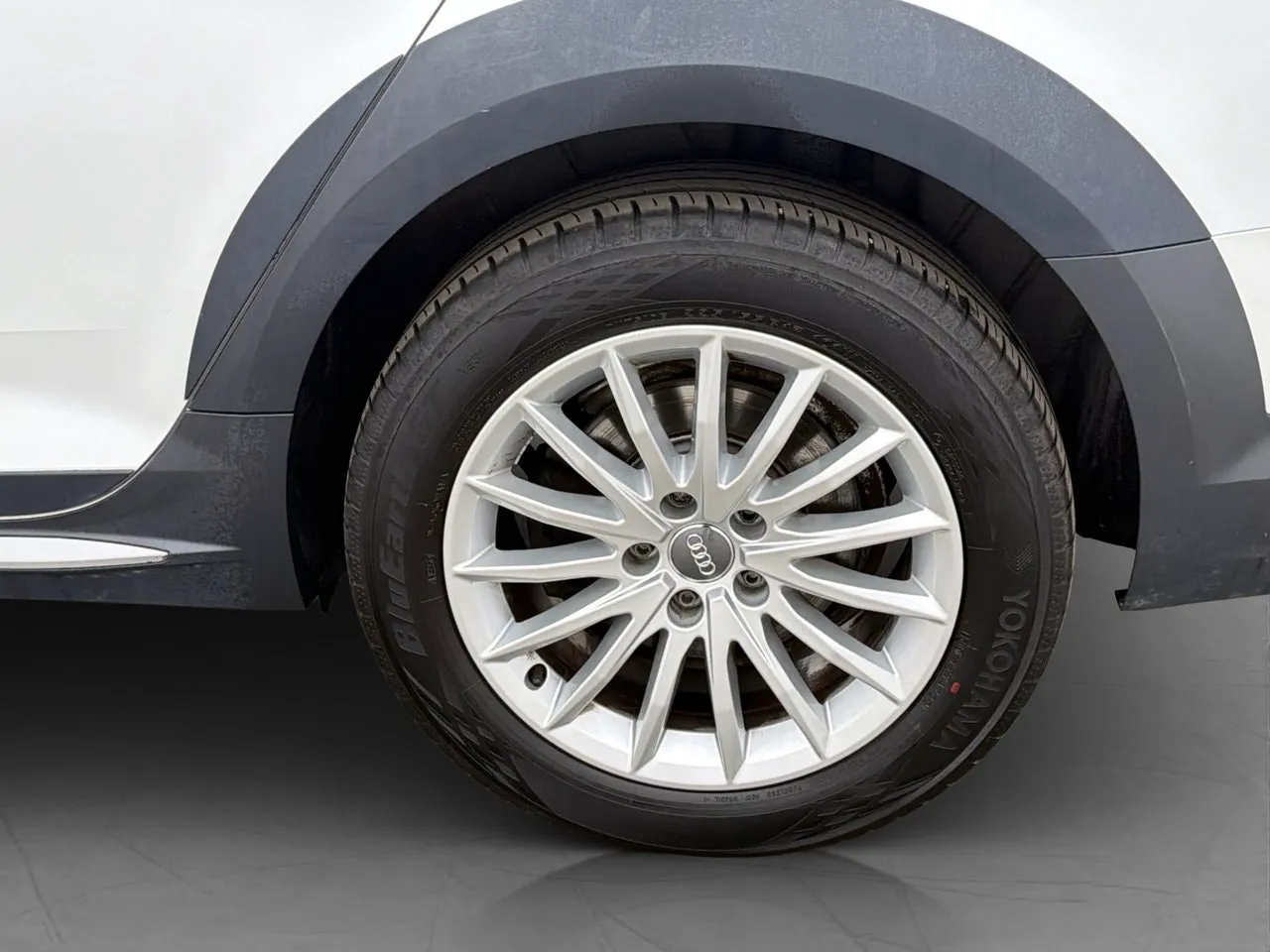 Vehicle image 30