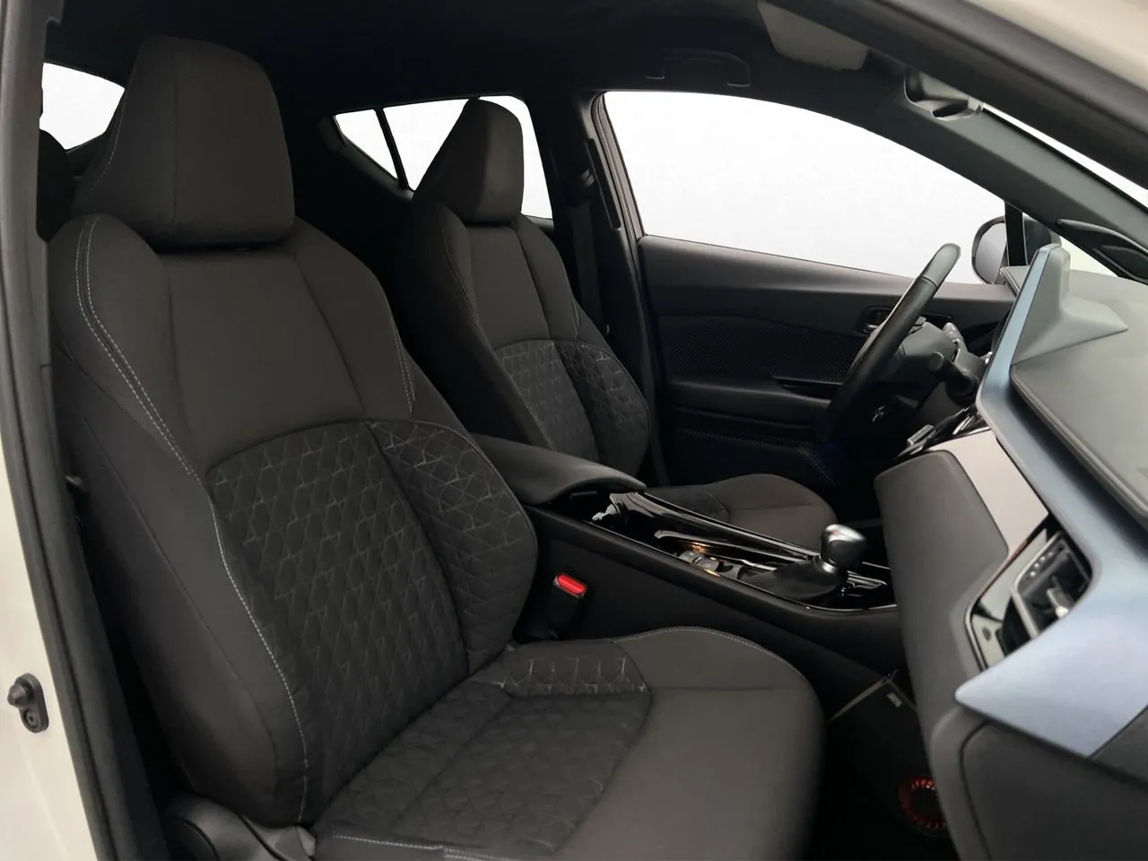 Vehicle image 25