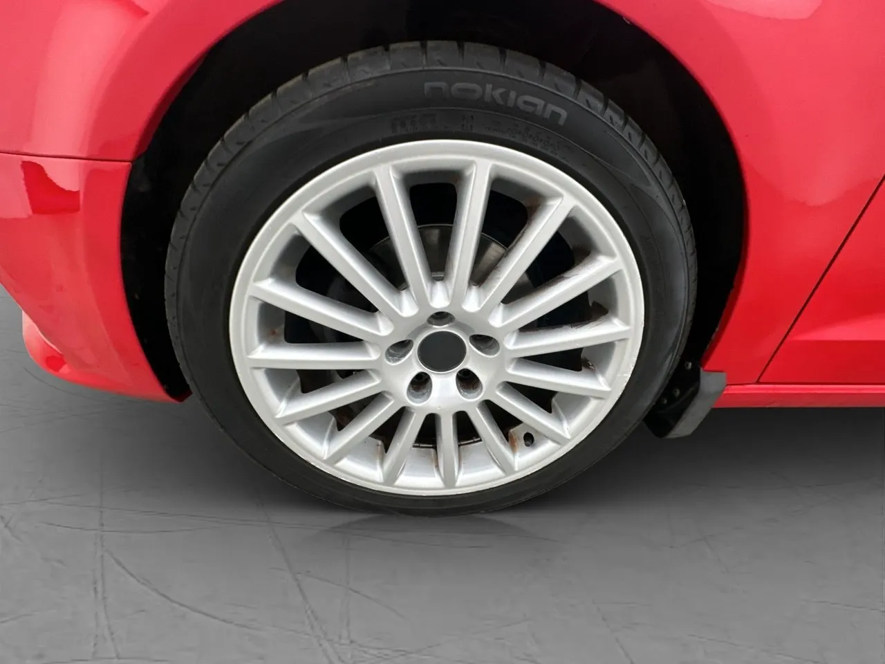 Vehicle image 25