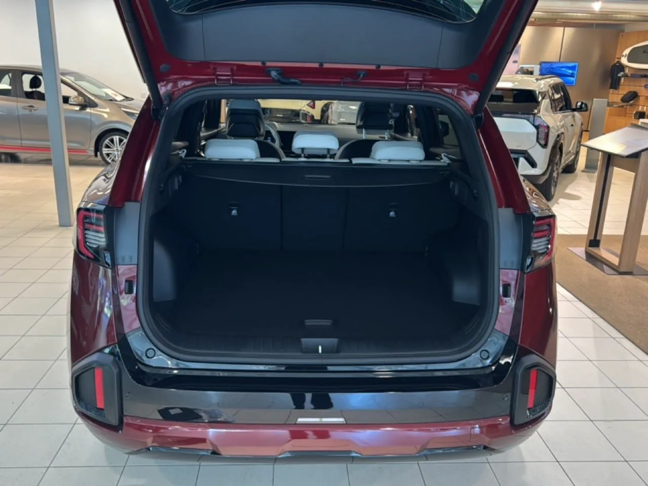 Vehicle image 13