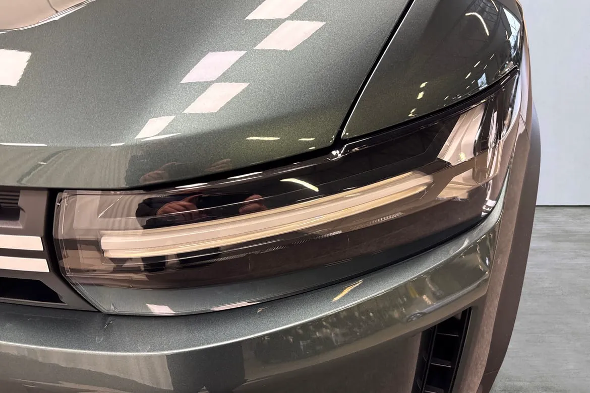 Vehicle image 15
