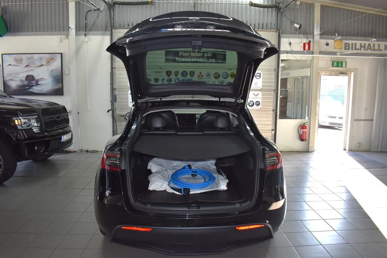 Vehicle image 18