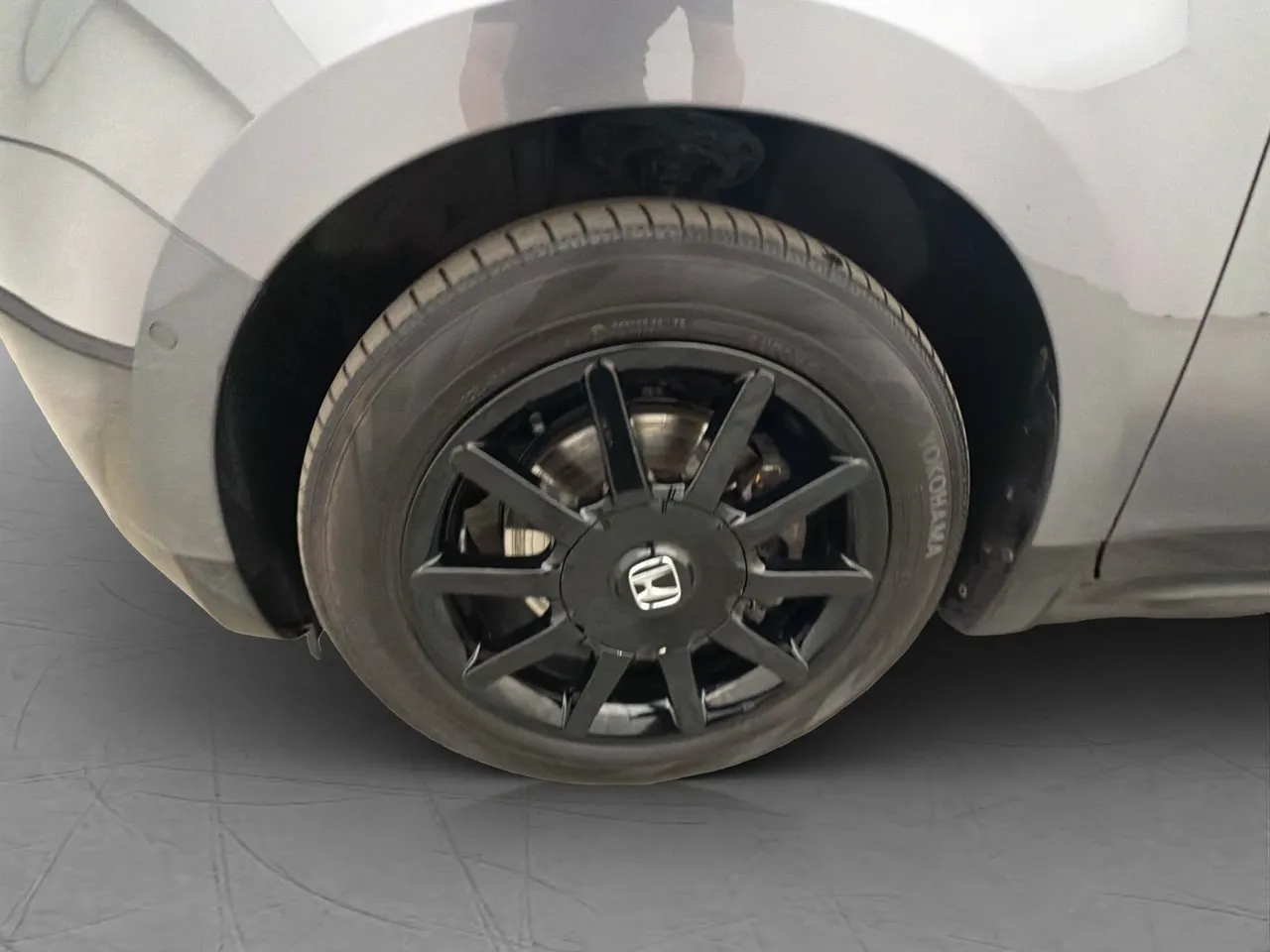 Vehicle image 25