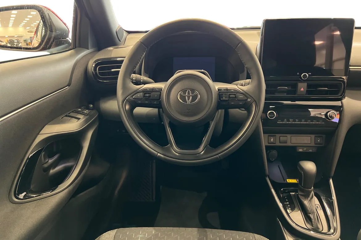 Vehicle image 10