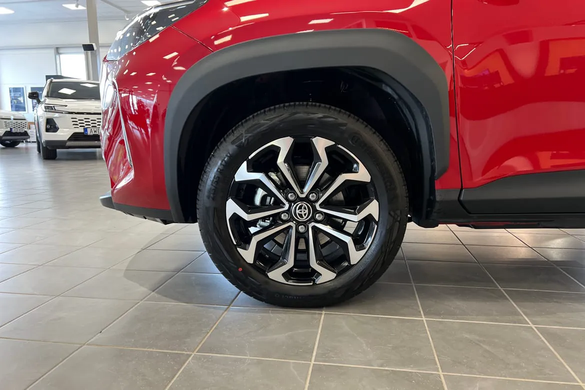 Vehicle image 16
