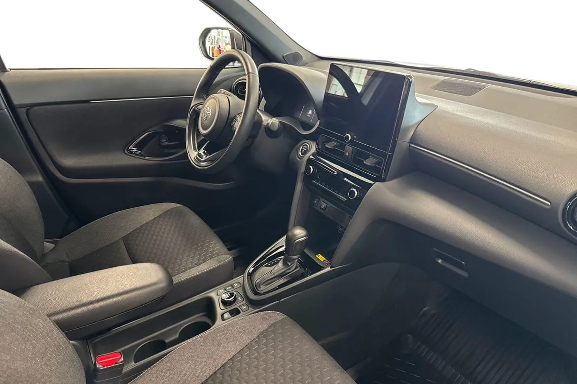 Vehicle image 6