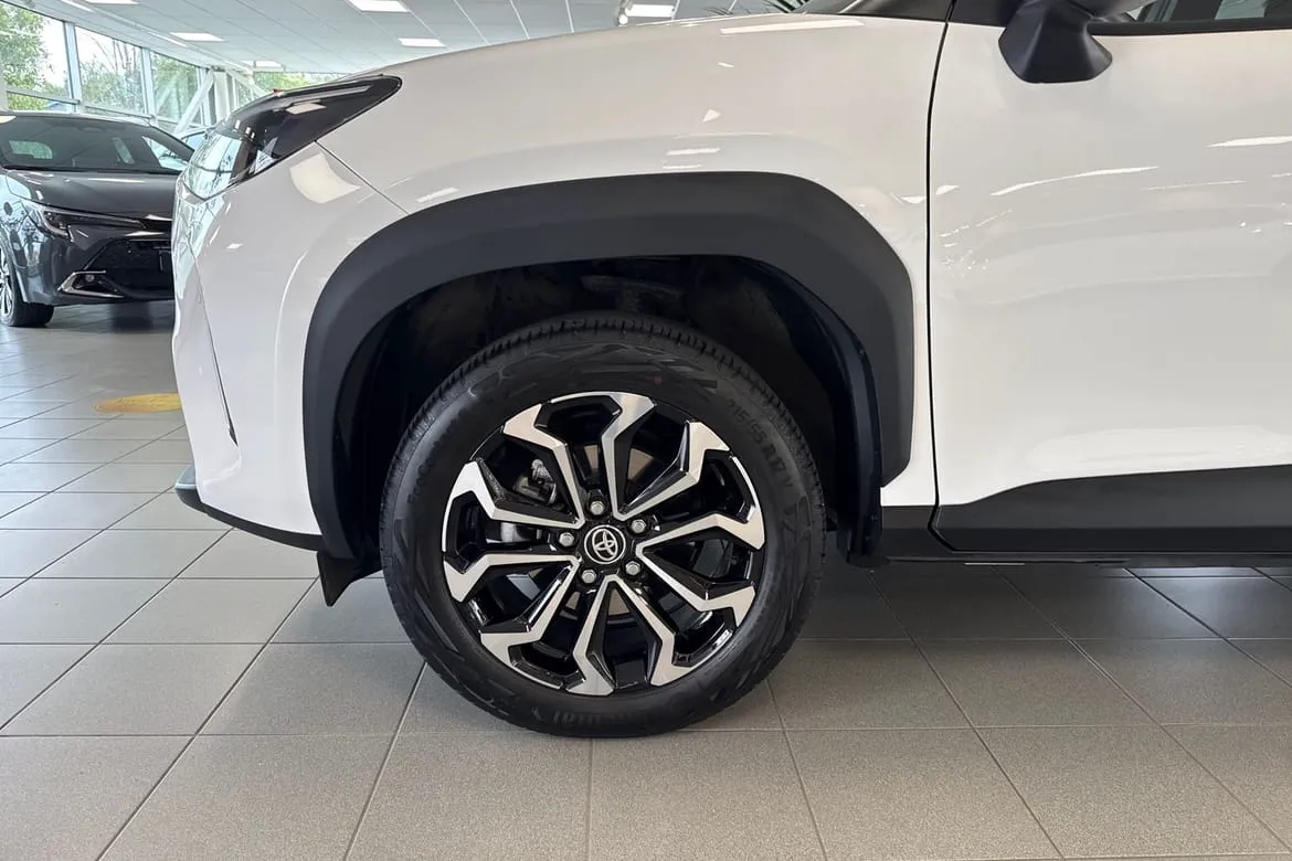 Vehicle image 16