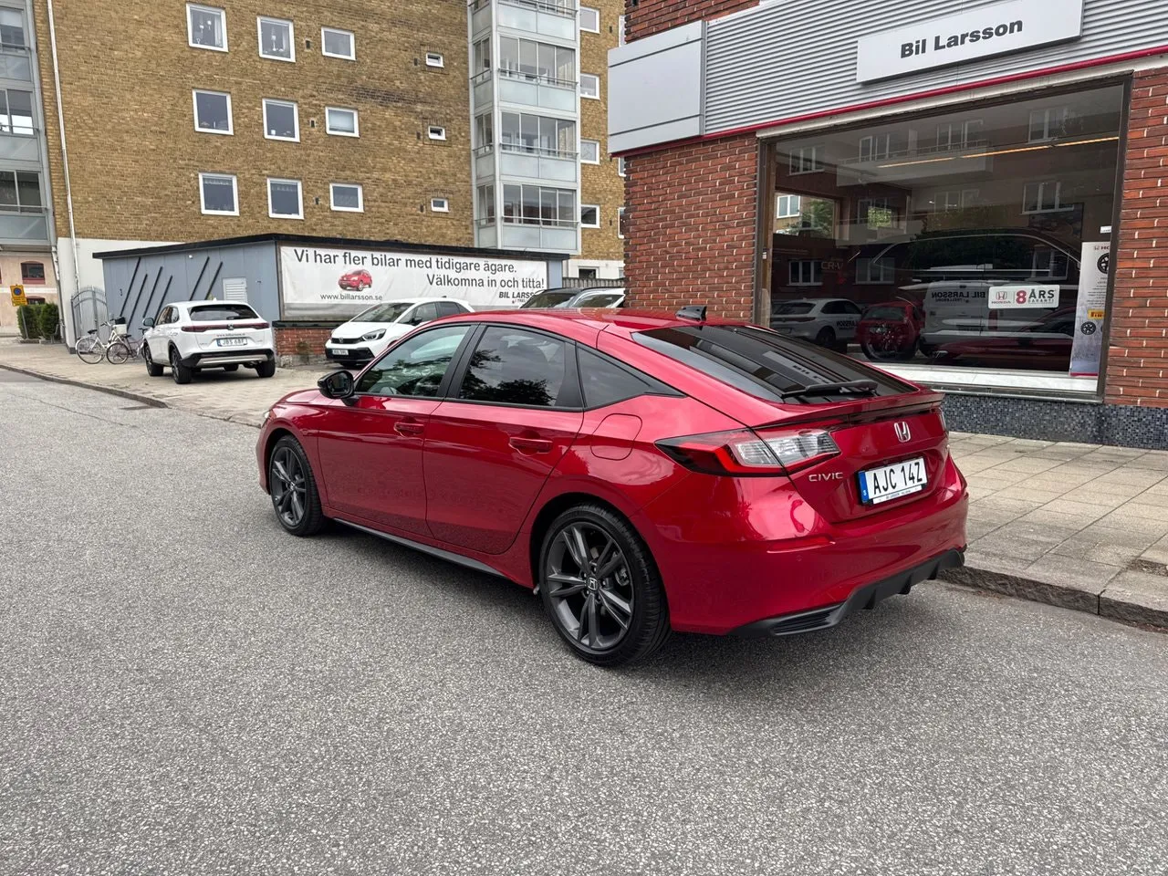 Vehicle image 3
