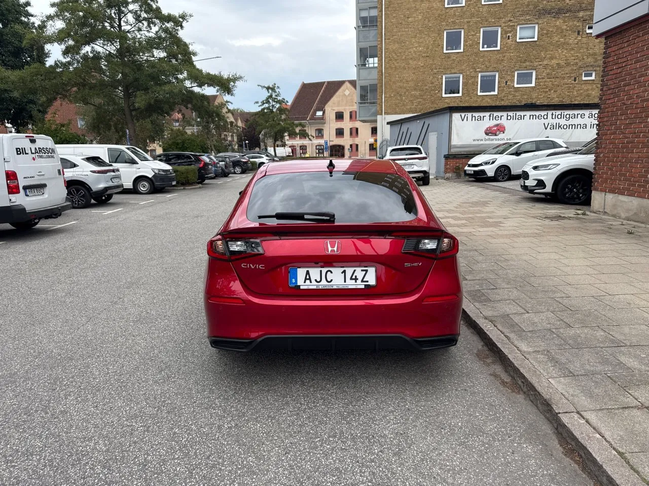 Vehicle image 4