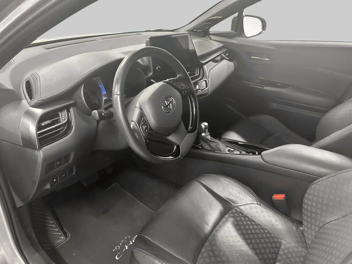 Vehicle image 13