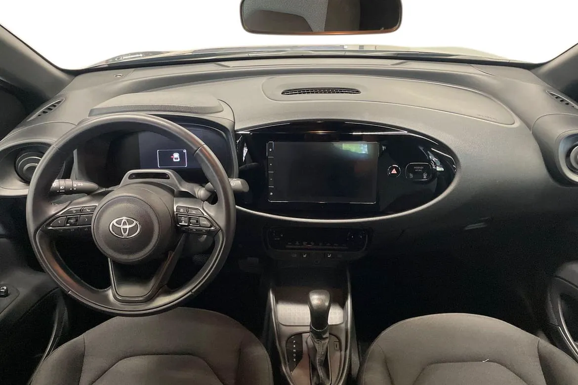 Vehicle image 9