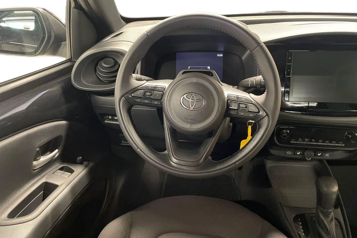 Vehicle image 10