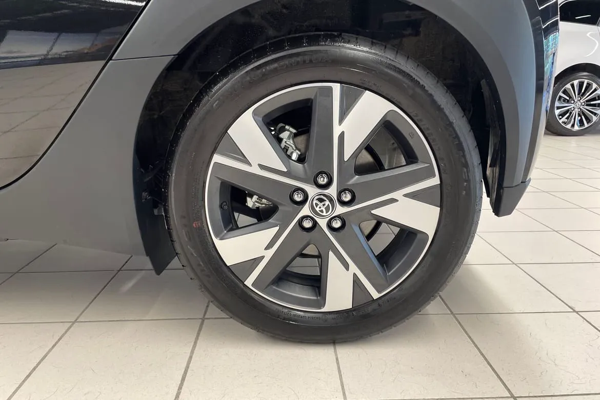 Vehicle image 16