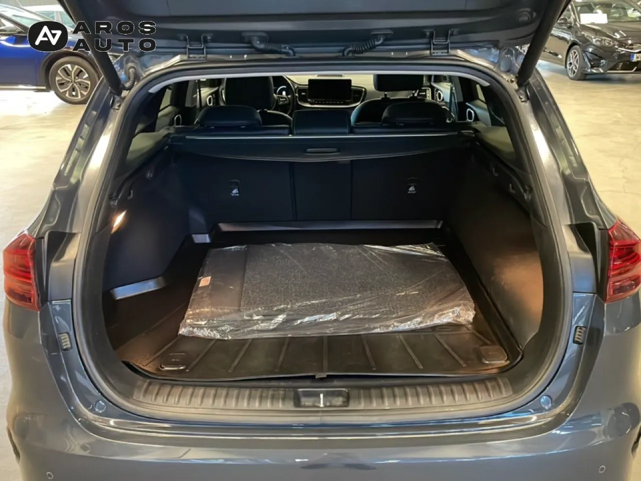 Vehicle image 13