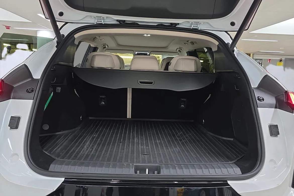 Vehicle image 23