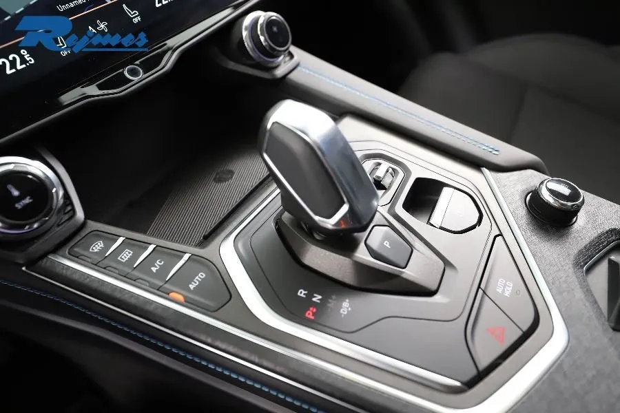 Vehicle image 18