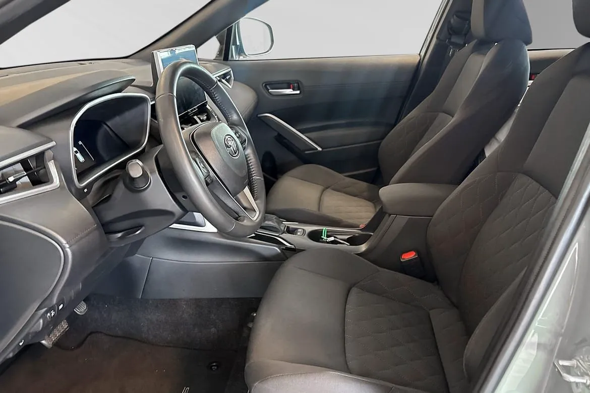 Vehicle image 6