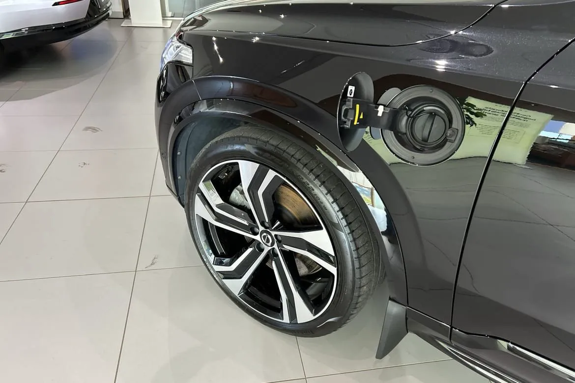 Vehicle image 21