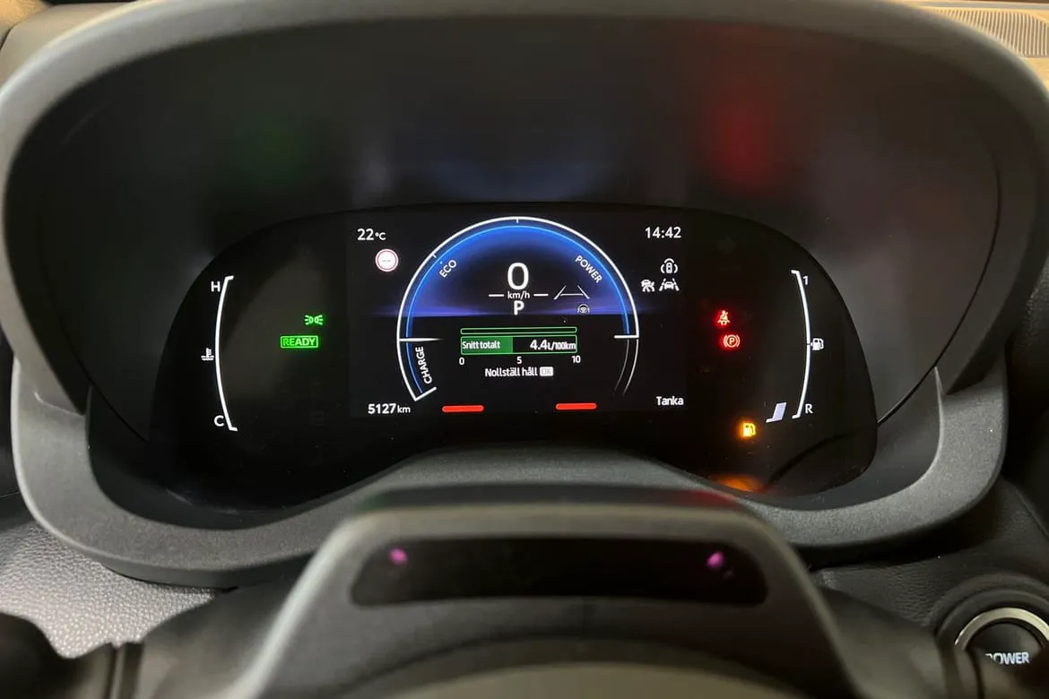 Vehicle image 15