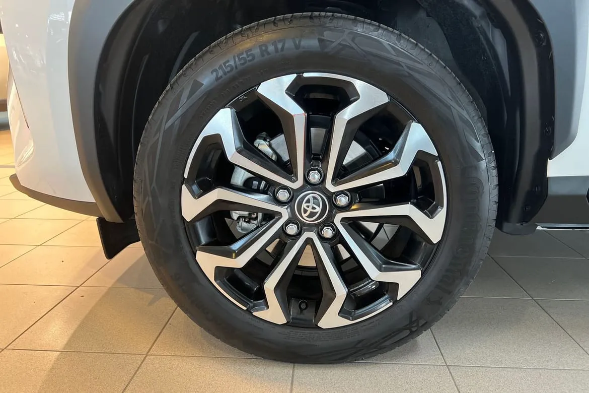 Vehicle image 16