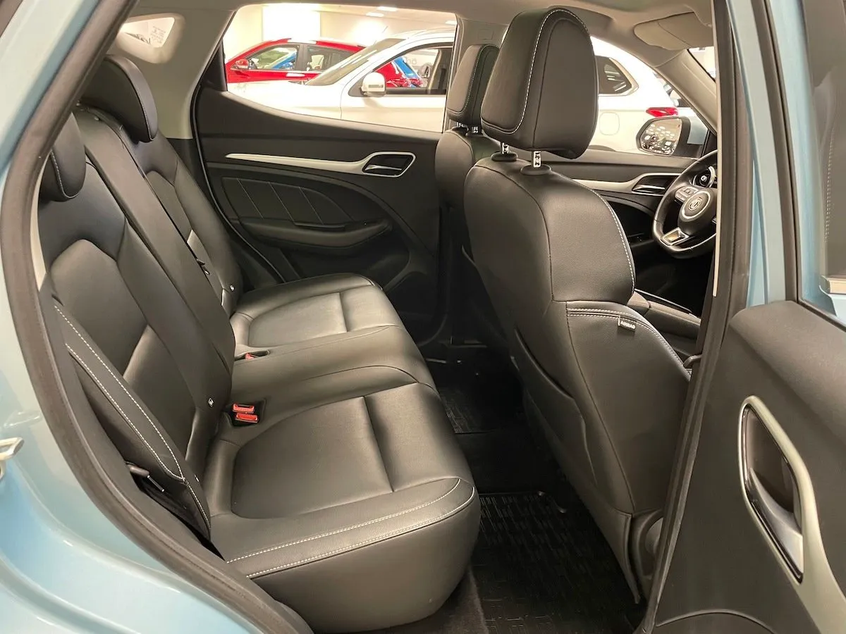 Vehicle image 7
