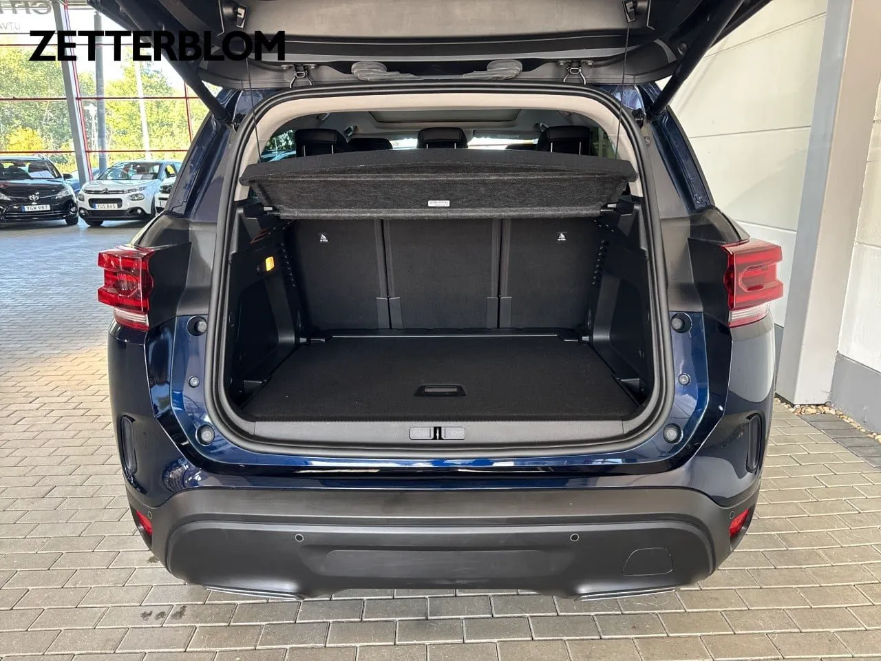 Vehicle image 5