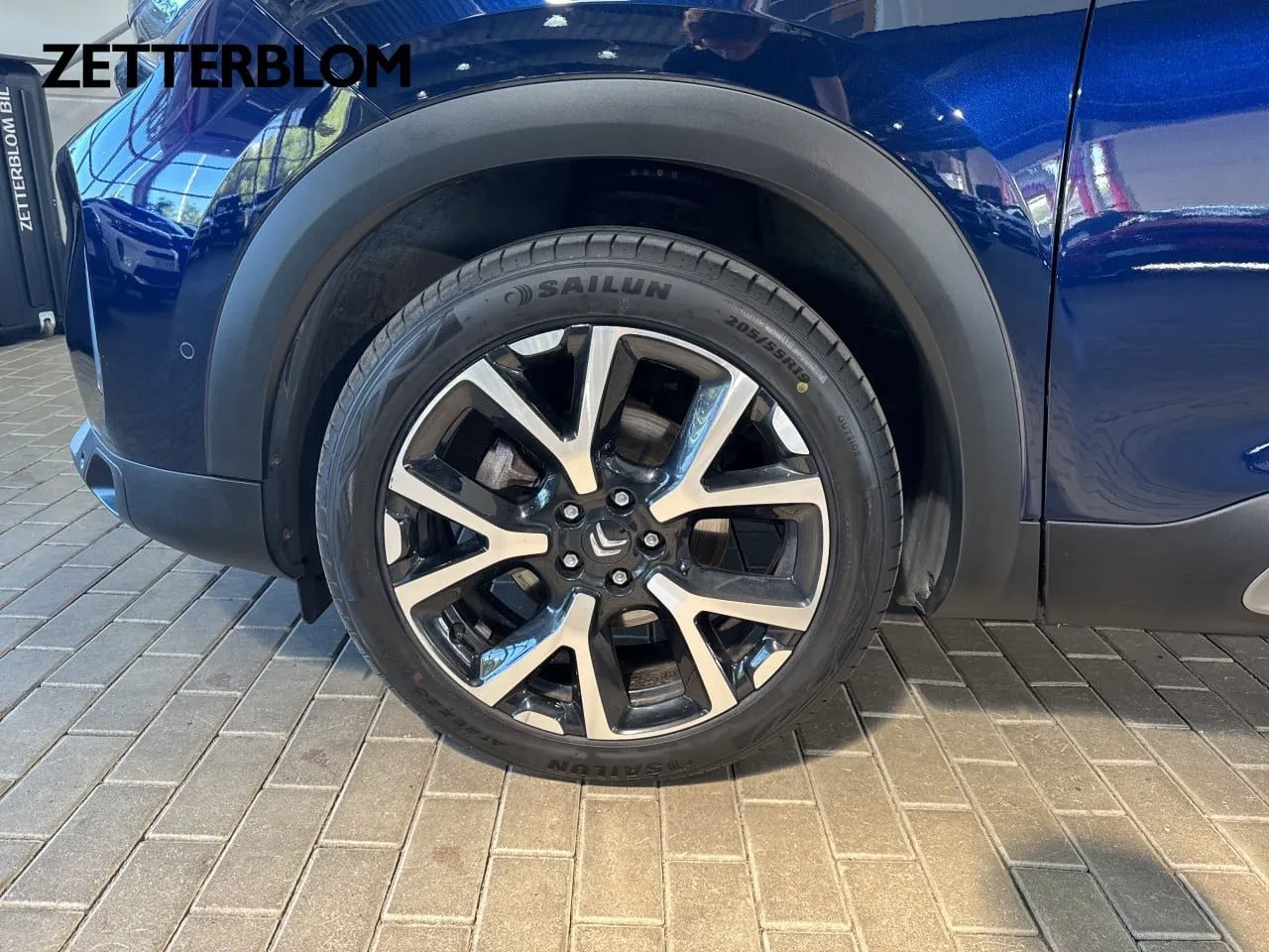 Vehicle image 12