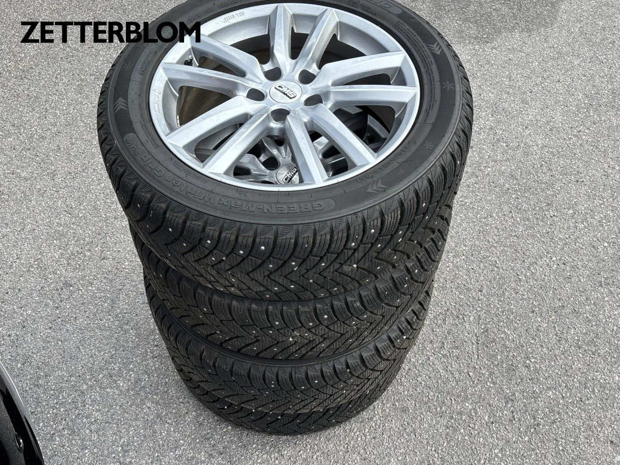 Vehicle image 14