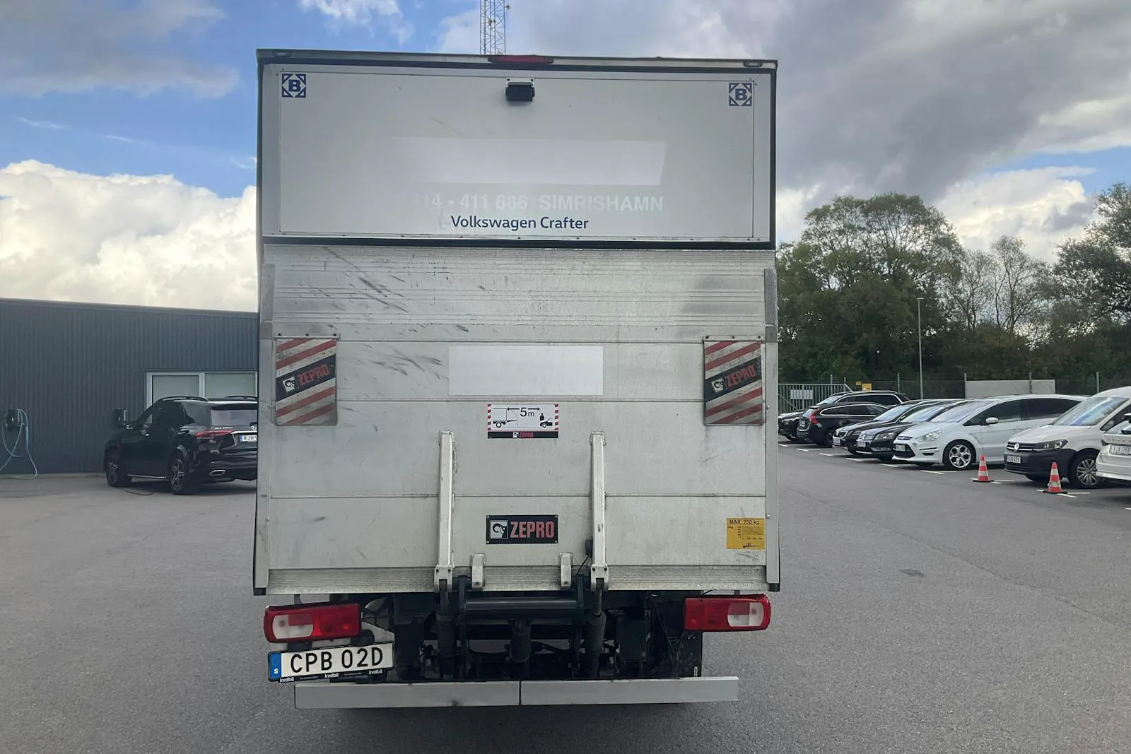 Vehicle image 4