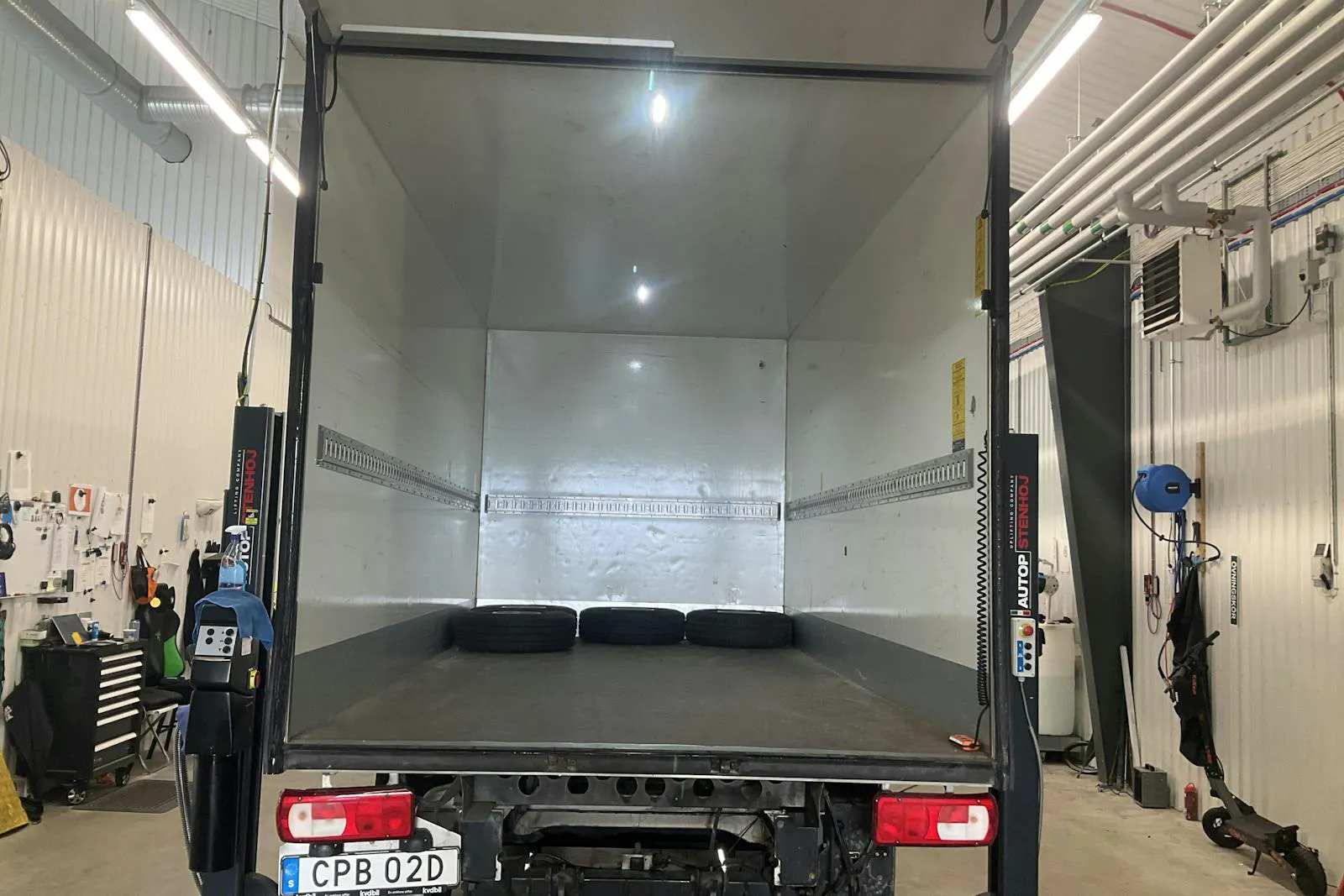 Vehicle image 7