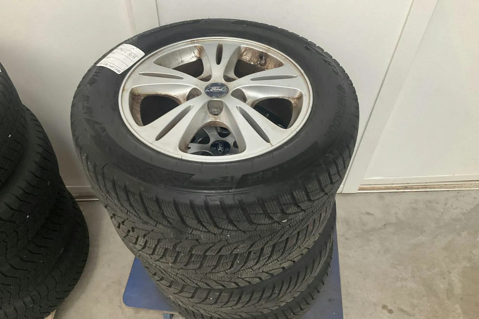 Vehicle image 16