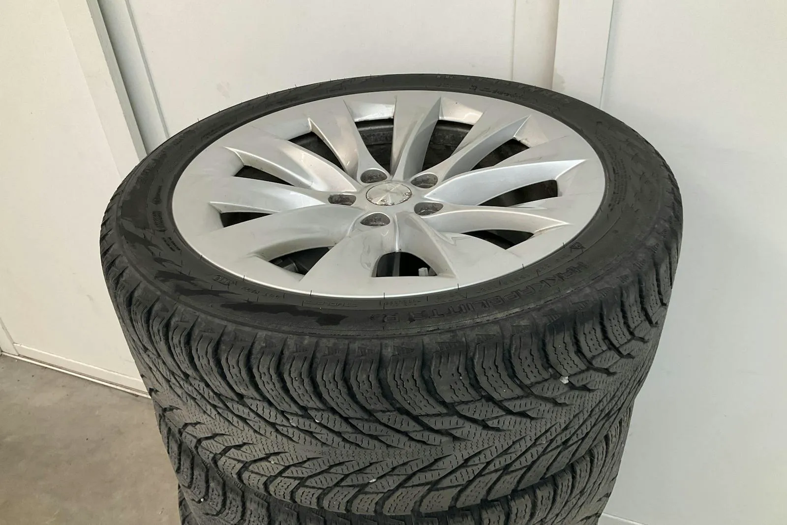 Vehicle image 16
